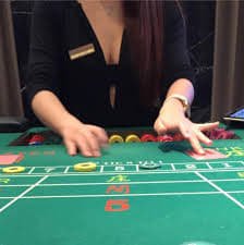 Studio live dealer JILI di platform daftar slot